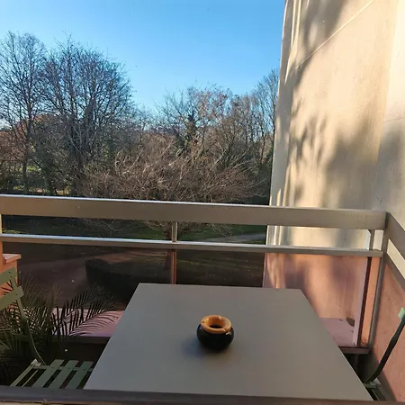 T3 Cosy Petit Balcon 5mins France Miniature Apartment Elancourt