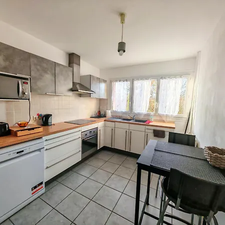 T3 Cosy Petit Balcon 5mins France Miniature *